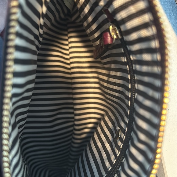 Barely used crossbody maroon Kate Spade hand bag. - Picture 4 of 4